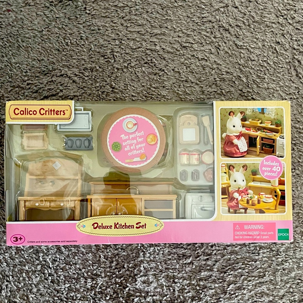 Never opened Calico Critters deluxe kitchen set